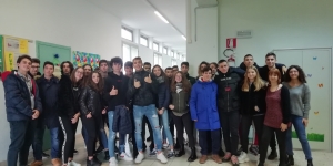Gli studenti del liceo Pascal e i bambini della scuola primaria di Romentino  insieme per rivitalizzare il parco della Camarlona